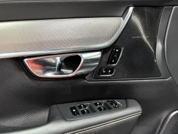 VOLVO V90 Kombi R Design Recharge Plug-In Hybrid AWD