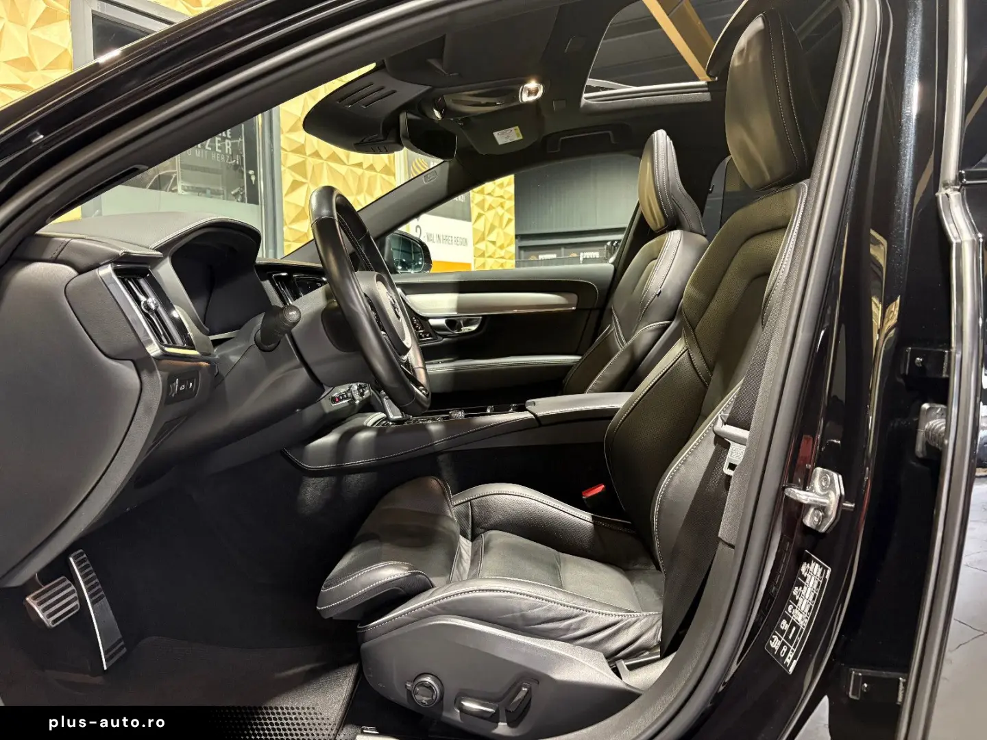 VOLVO V90 Kombi R Design Recharge Plug-In Hybrid AWD