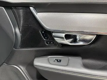 VOLVO V90 Kombi R Design Recharge Plug-In Hybrid AWD