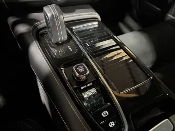 VOLVO V90 Kombi R Design Recharge Plug-In Hybrid AWD