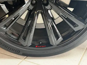 AUDI SQ8 4.0 TFSI quattro EXCLUSIVE ALCANTARA BLACK