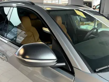 AUDI SQ8 4.0 TFSI quattro EXCLUSIVE ALCANTARA BLACK