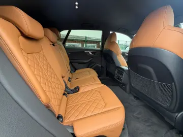 AUDI SQ8 4.0 TFSI quattro EXCLUSIVE ALCANTARA BLACK