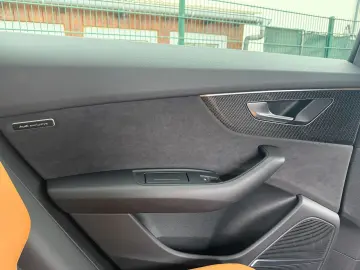 AUDI SQ8 4.0 TFSI quattro EXCLUSIVE ALCANTARA BLACK