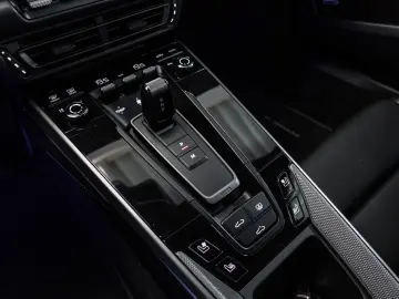 PORSCHE 911 Carrera 4S LIFT PANO Sitzlüft SportCh ACC 21