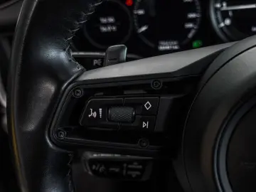 PORSCHE 911 Carrera 4S LIFT PANO Sitzlüft SportCh ACC 21