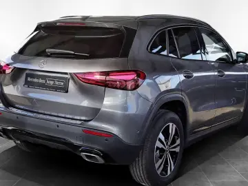 MERCEDES-BENZ GLA 180
