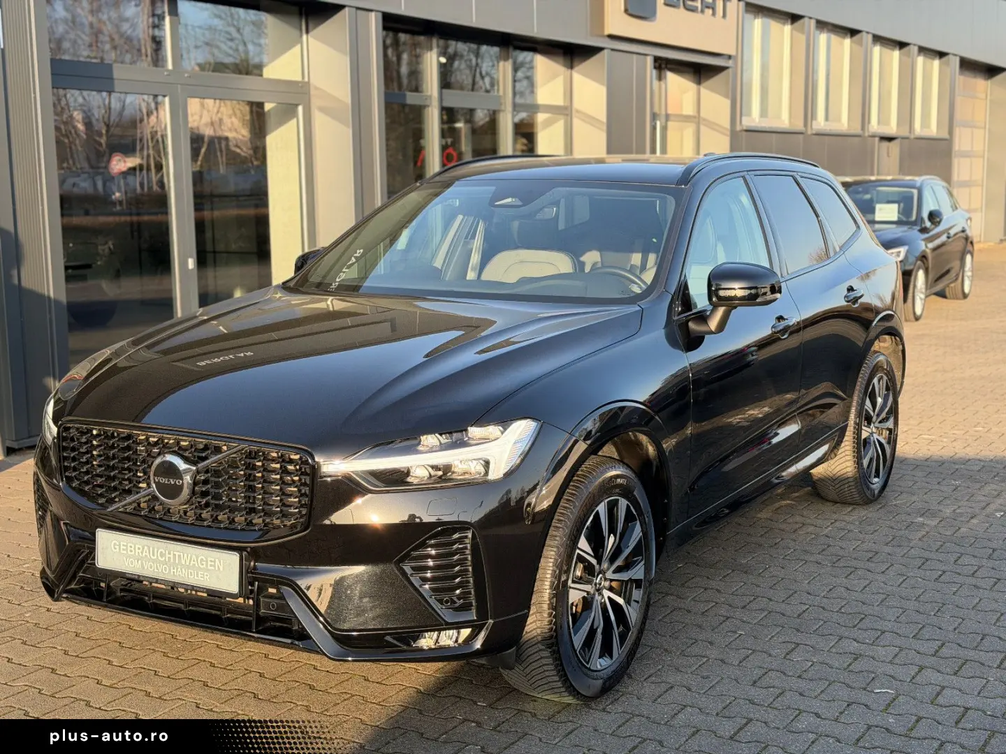 VOLVO XC60 B4 Plus Dark 2WD