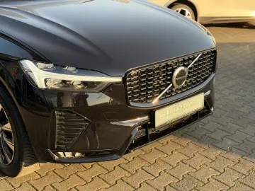 VOLVO XC60 B4 Plus Dark 2WD