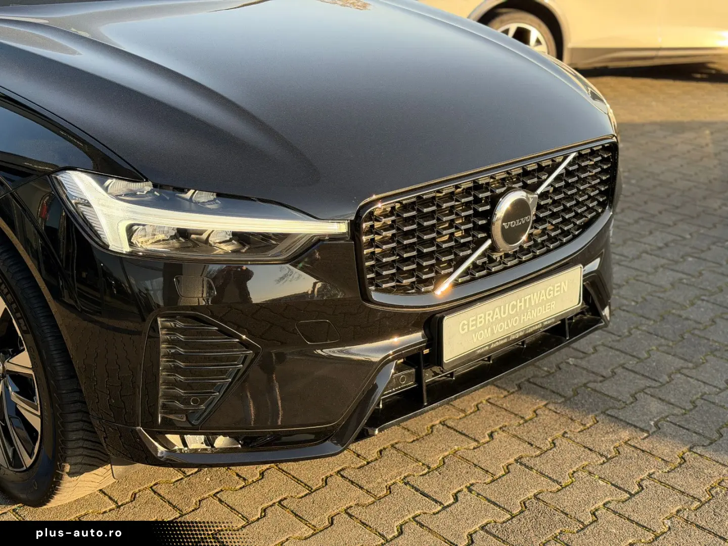 VOLVO XC60 B4 Plus Dark 2WD