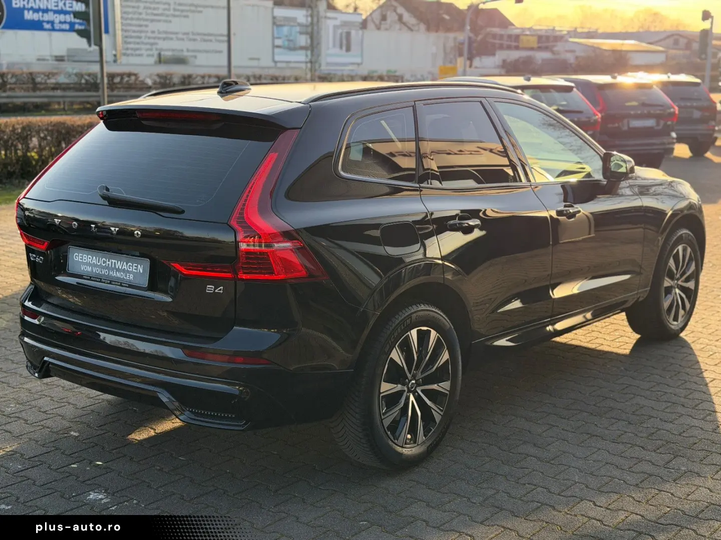 VOLVO XC60 B4 Plus Dark 2WD