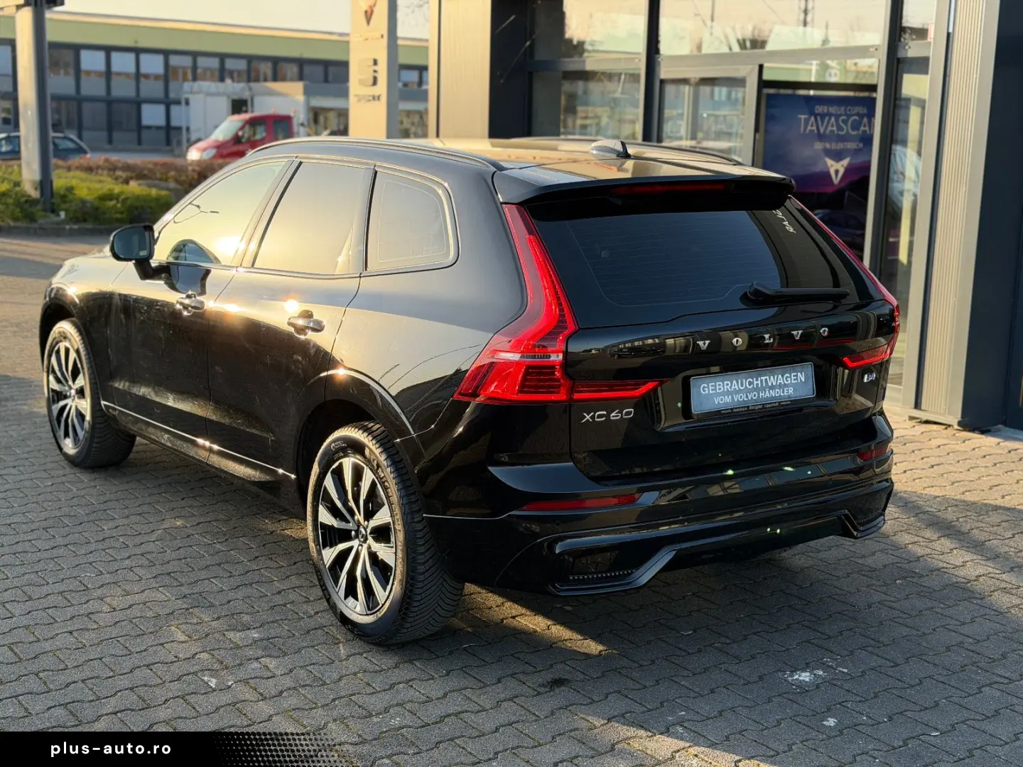 VOLVO XC60 B4 Plus Dark 2WD
