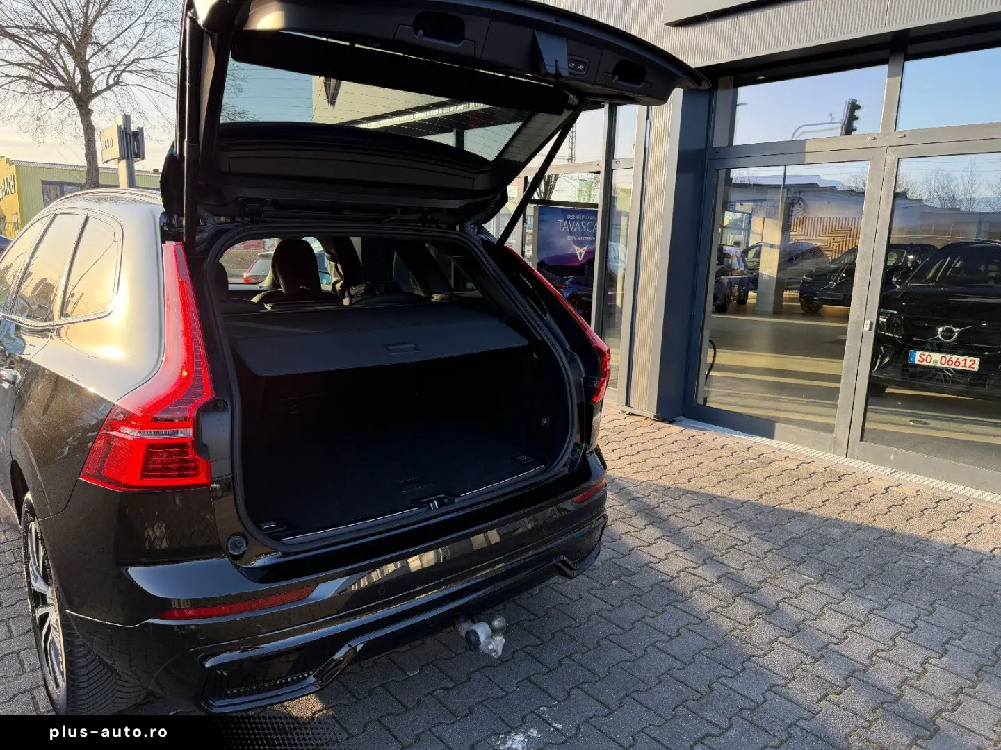 VOLVO XC60 B4 Plus Dark 2WD