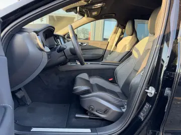 VOLVO XC60 B4 Plus Dark 2WD