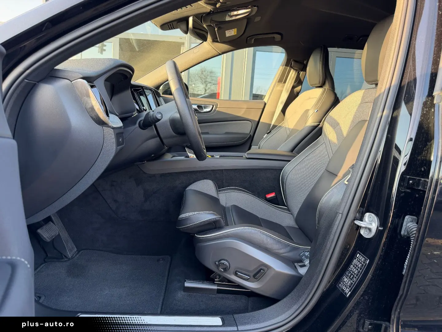 VOLVO XC60 B4 Plus Dark 2WD