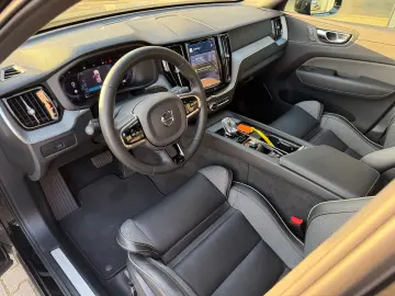 VOLVO XC60 B4 Plus Dark 2WD