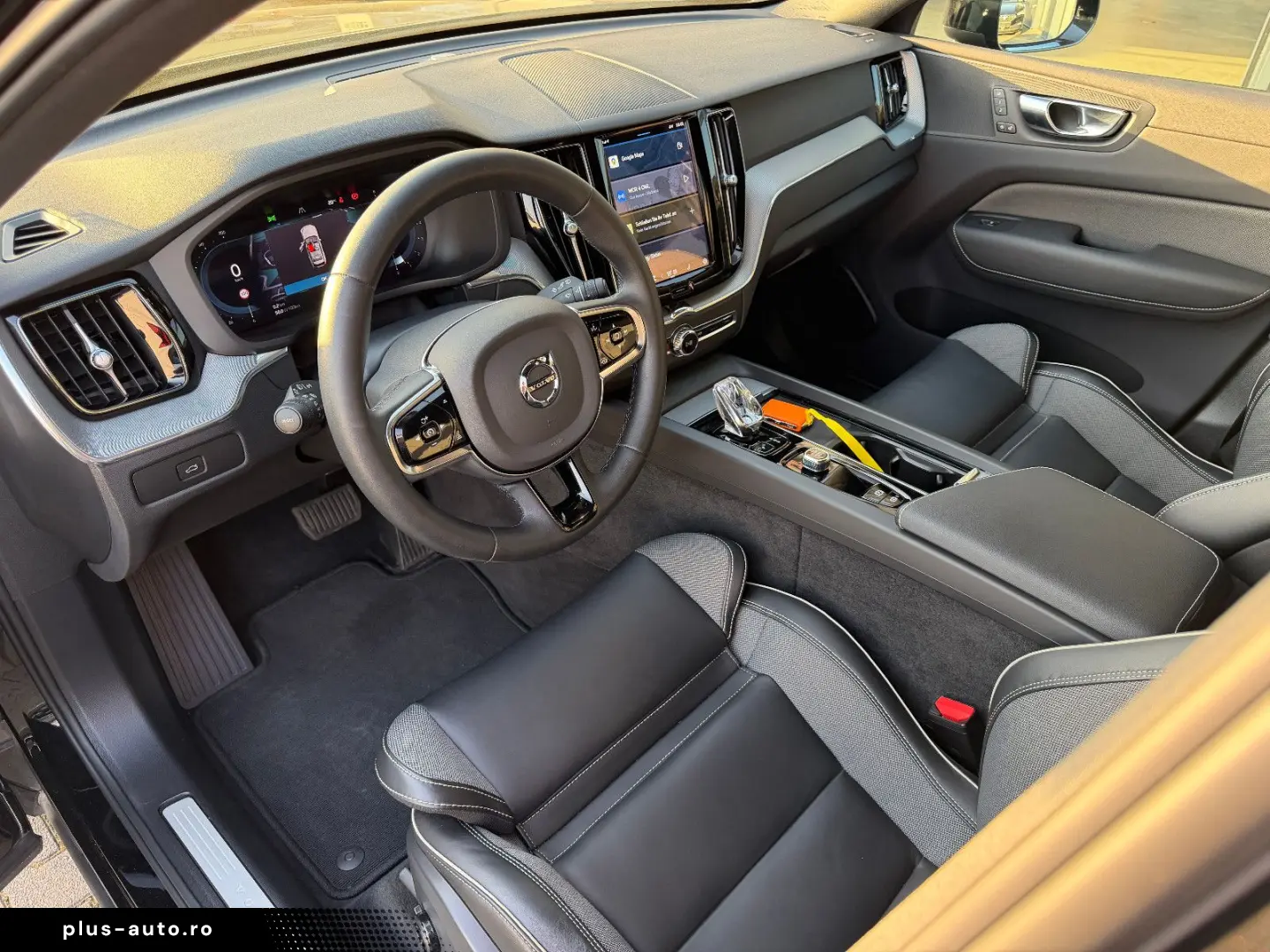 VOLVO XC60 B4 Plus Dark 2WD