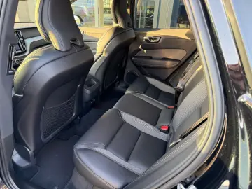 VOLVO XC60 B4 Plus Dark 2WD