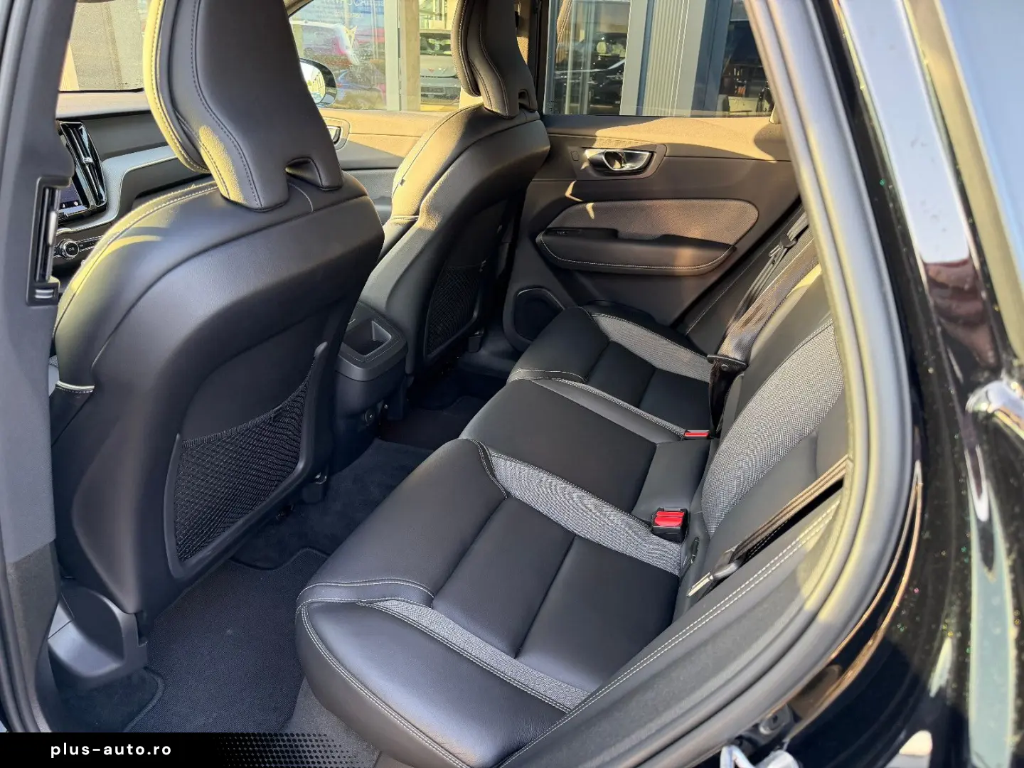 VOLVO XC60 B4 Plus Dark 2WD