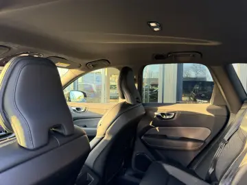 VOLVO XC60 B4 Plus Dark 2WD