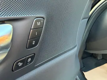 VOLVO XC60 B4 Plus Dark 2WD