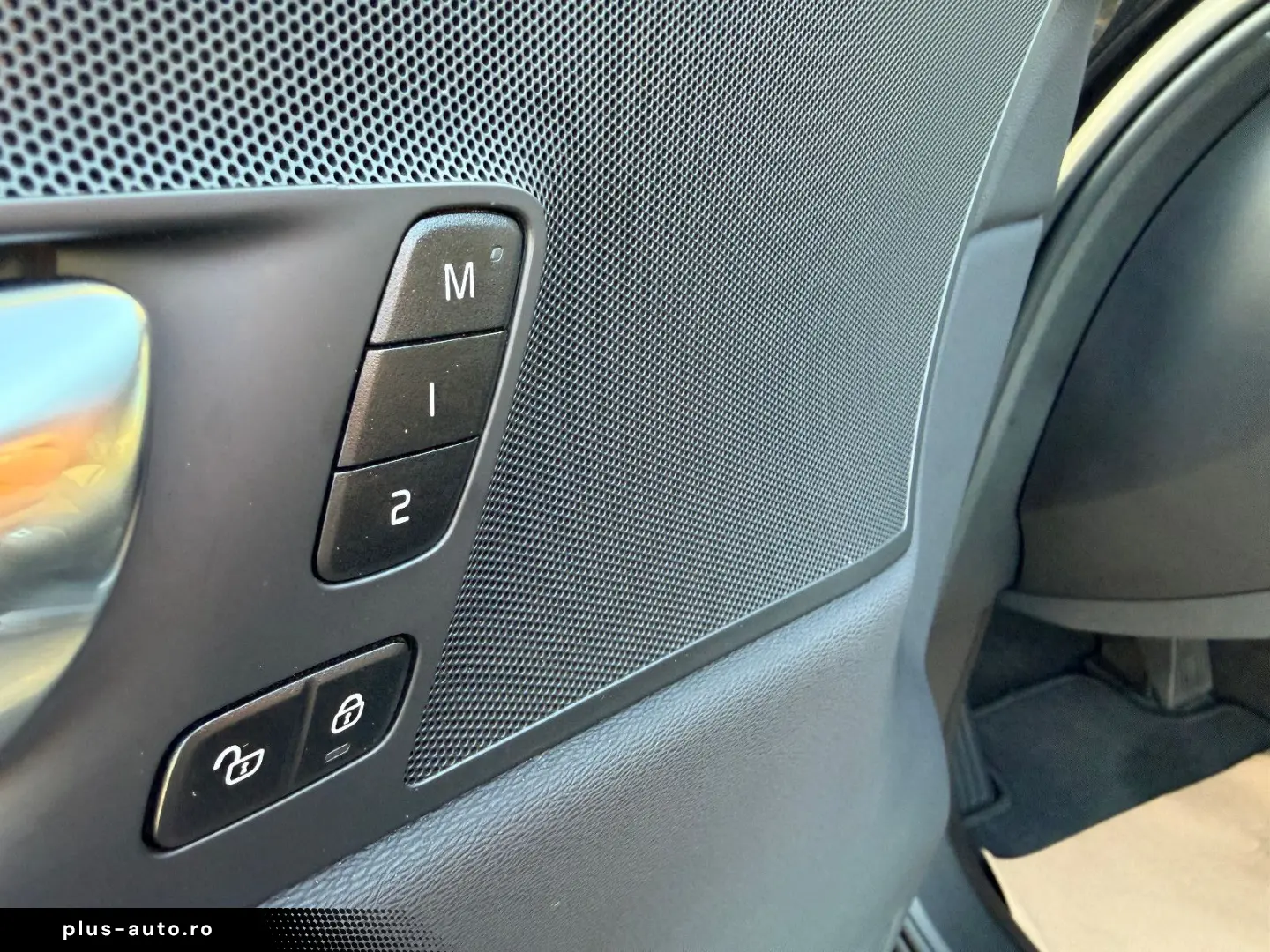 VOLVO XC60 B4 Plus Dark 2WD