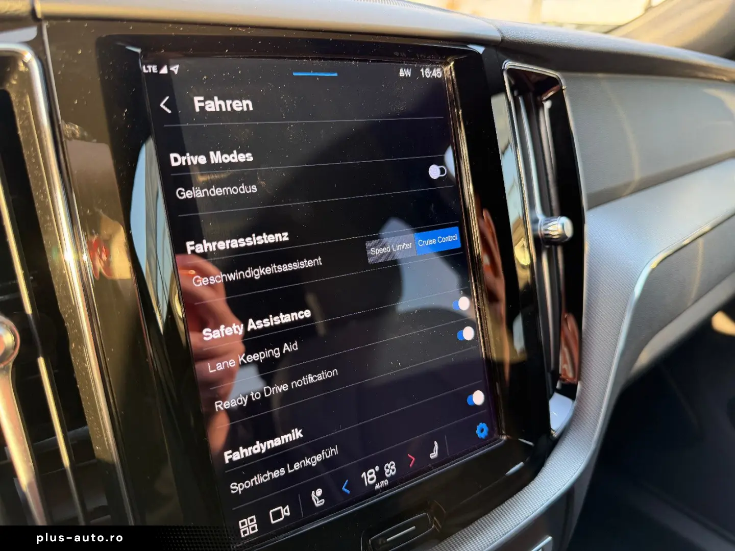 VOLVO XC60 B4 Plus Dark 2WD