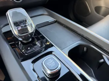 VOLVO XC60 B4 Plus Dark 2WD