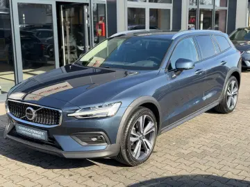 VOLVO V60 B4 AWD CC Navi SHZ ACC AHK 360