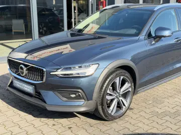 VOLVO V60 B4 AWD CC Navi SHZ ACC AHK 360