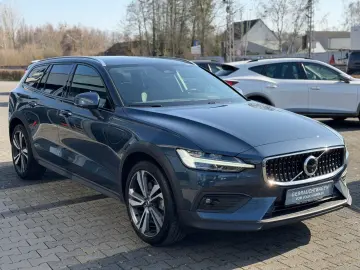 VOLVO V60 B4 AWD CC Navi SHZ ACC AHK 360