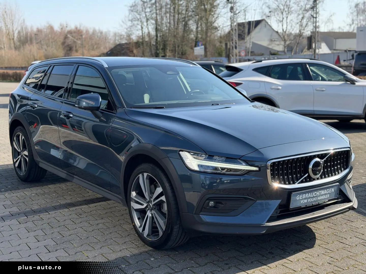 VOLVO V60 B4 AWD CC Navi SHZ ACC AHK 360