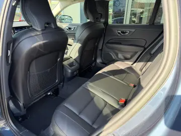 VOLVO V60 B4 AWD CC Navi SHZ ACC AHK 360