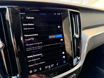 VOLVO V60 B4 AWD CC Navi SHZ ACC AHK 360