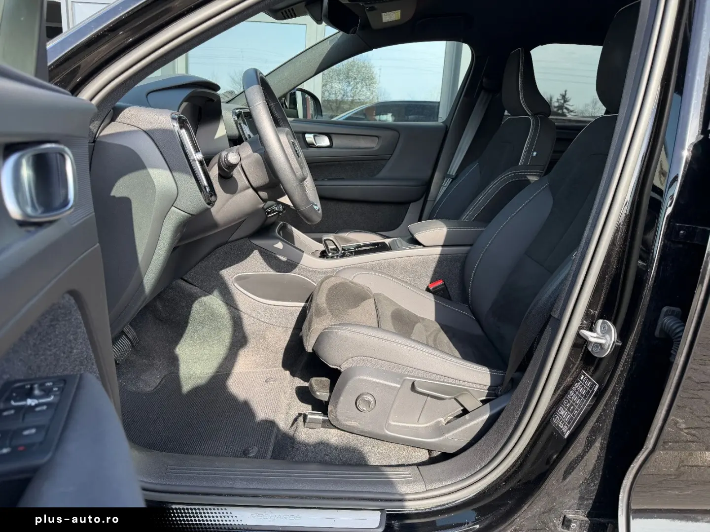 VOLVO XC40 Recharge Navi Shz Kamera AHK Textil Connect