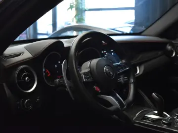 Alfa Romeo Stelvio 2.9 V6 Turbo AWD AT8 Quadrifoglio