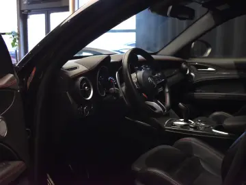 Alfa Romeo Stelvio 2.9 V6 Turbo AWD AT8 Quadrifoglio