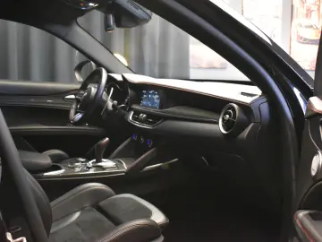 Alfa Romeo Stelvio 2.9 V6 Turbo AWD AT8 Quadrifoglio