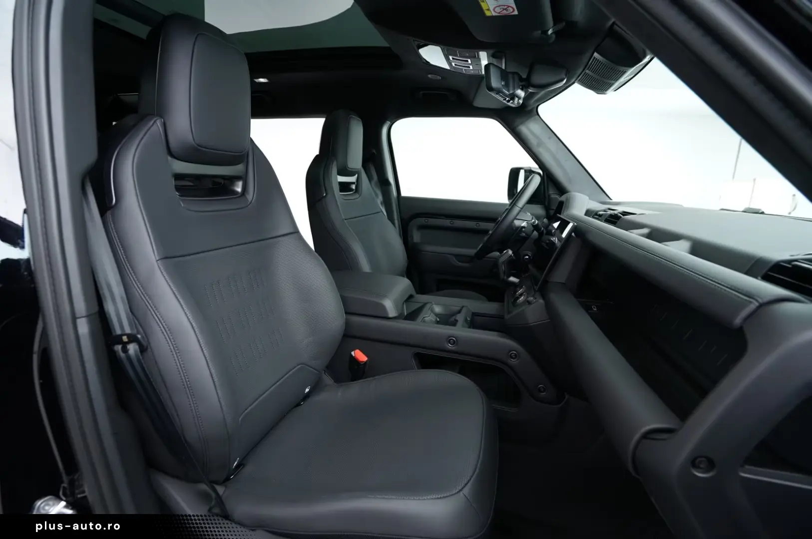 Land Rover Defender 110 OCTA P635 MY 2026 Black edition