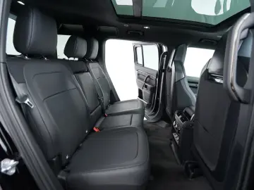Land Rover Defender 110 OCTA P635 MY 2026 Black edition