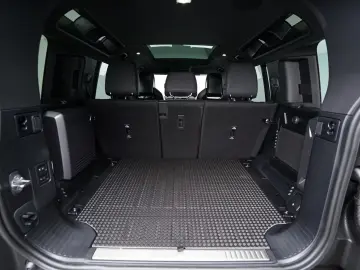 Land Rover Defender 110 OCTA P635 MY 2026 Black edition