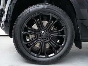 Land Rover Defender 110 OCTA P635 MY 2026 Black edition