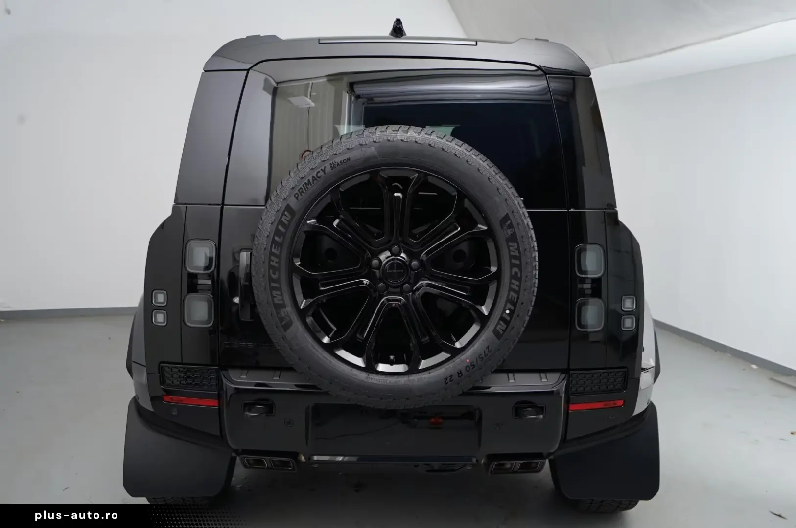 Land Rover Defender 110 OCTA P635 MY 2026 Black edition