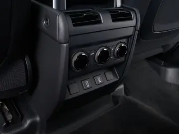 Land Rover Defender 110 OCTA P635 MY 2026 Black edition