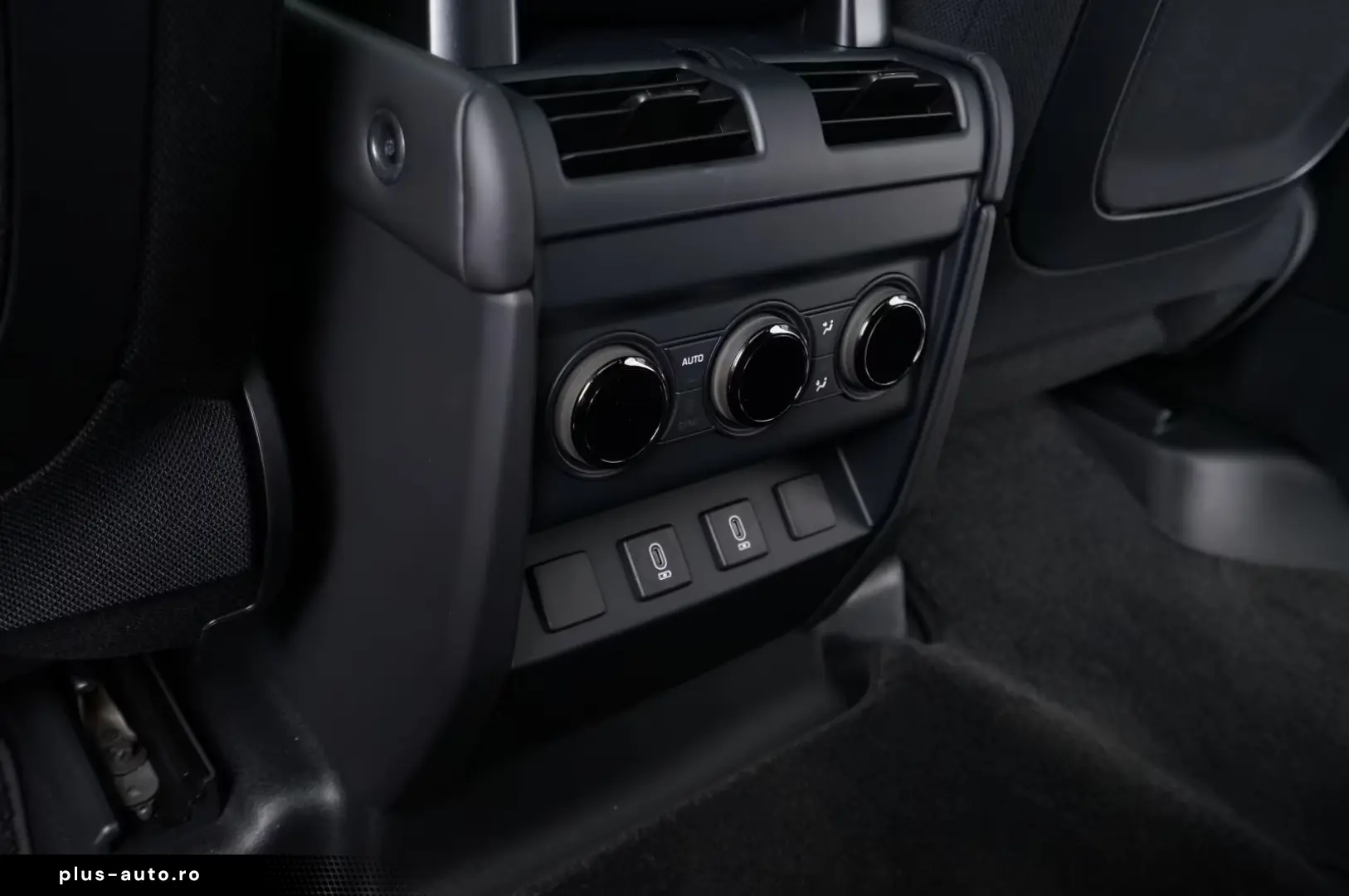 Land Rover Defender 110 OCTA P635 MY 2026 Black edition