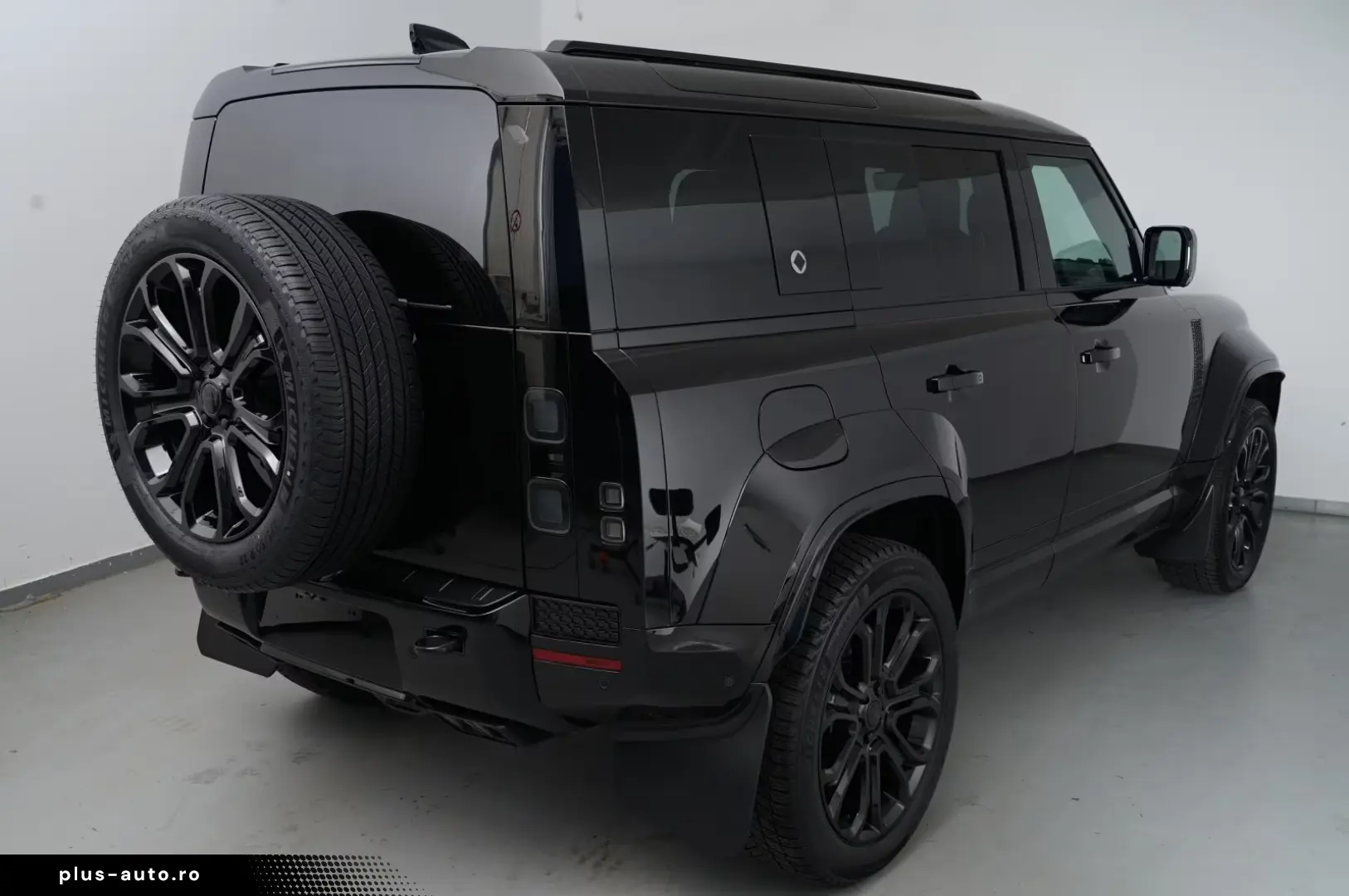 Land Rover Defender 110 OCTA P635 MY 2026 Black edition