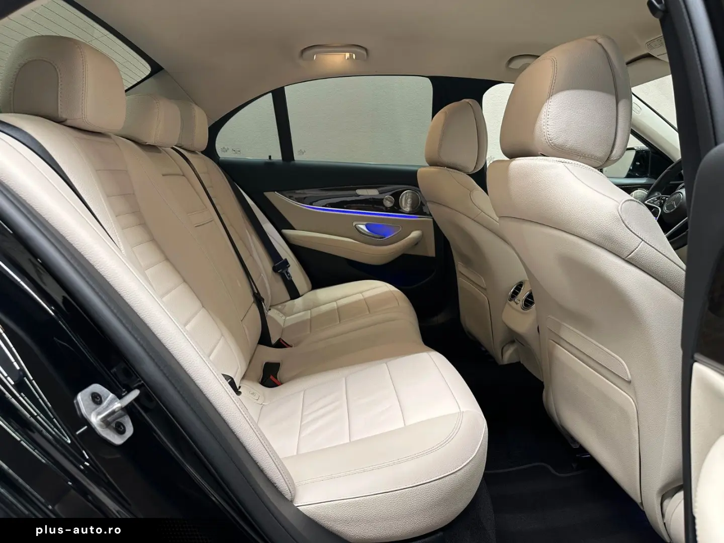 MERCEDES-BENZ E300d 4M  1. HAND NIGHT PAKET MASSAGE SITZ