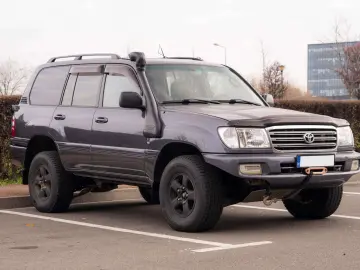 Toyota Land Cruiser V8_SaharaEdition