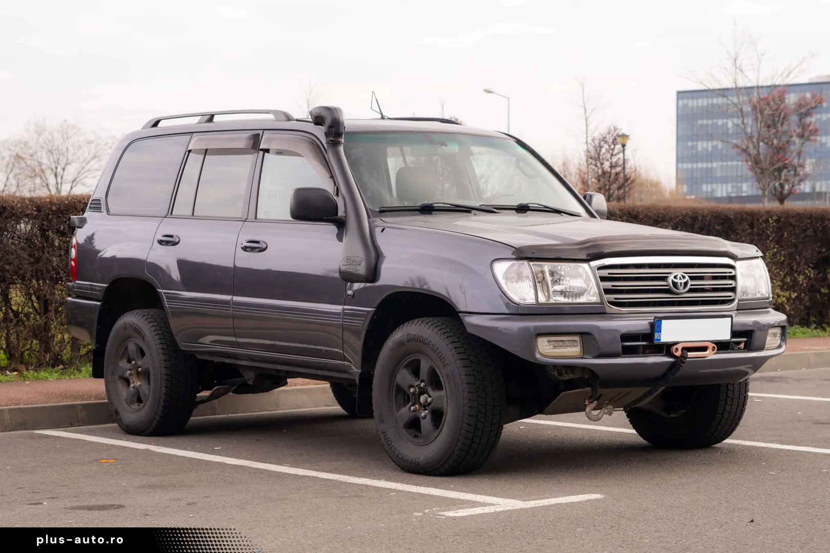 Toyota Land Cruiser V8_SaharaEdition