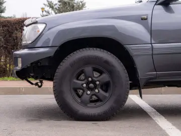 Toyota Land Cruiser V8_SaharaEdition